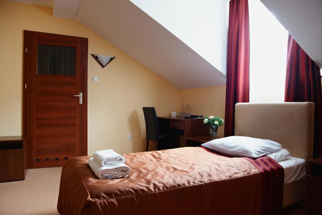 Hotel Marina Nielisz Extérieur photo