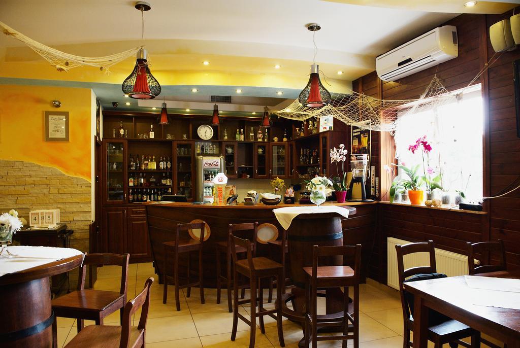 Hotel Marina Nielisz Extérieur photo