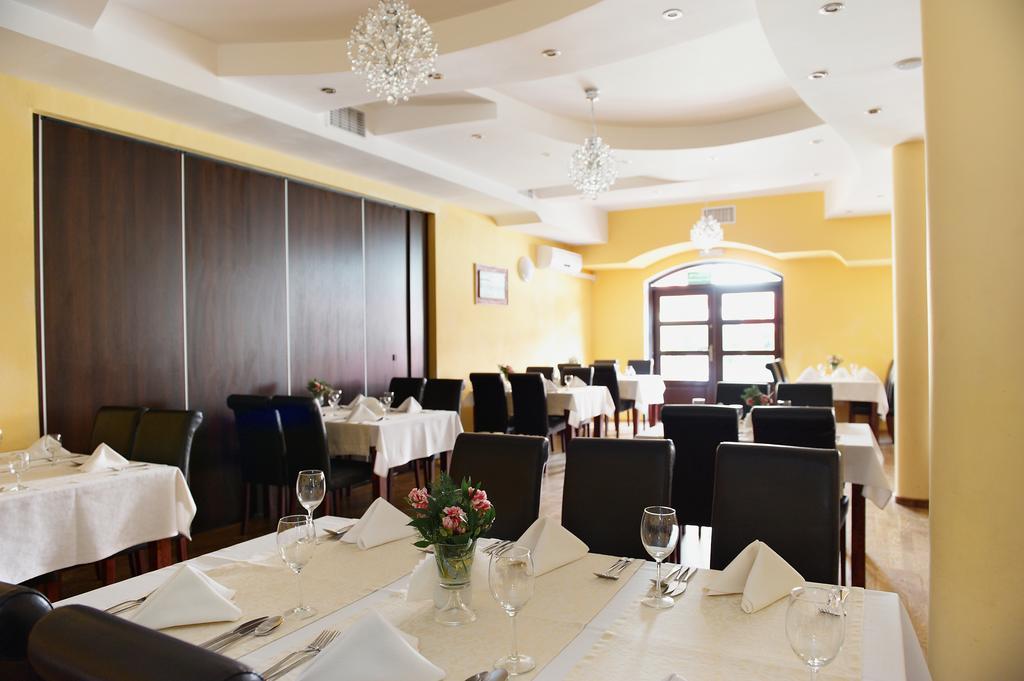 Hotel Marina Nielisz Extérieur photo