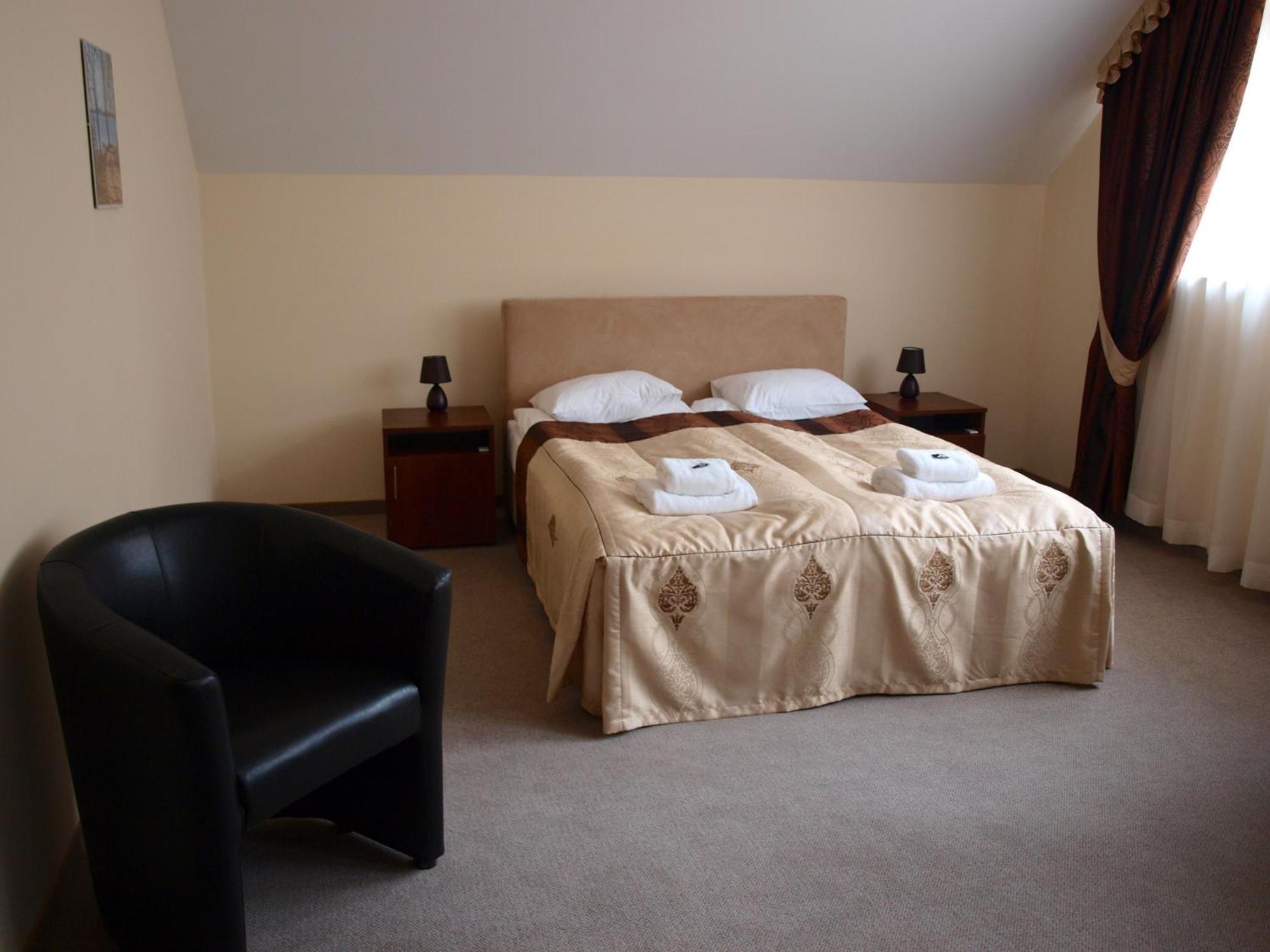 Hotel Marina Nielisz Extérieur photo