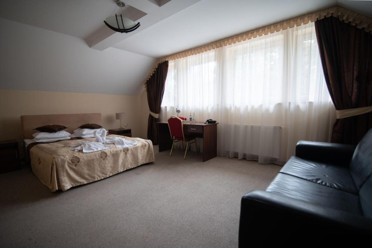 Hotel Marina Nielisz Extérieur photo