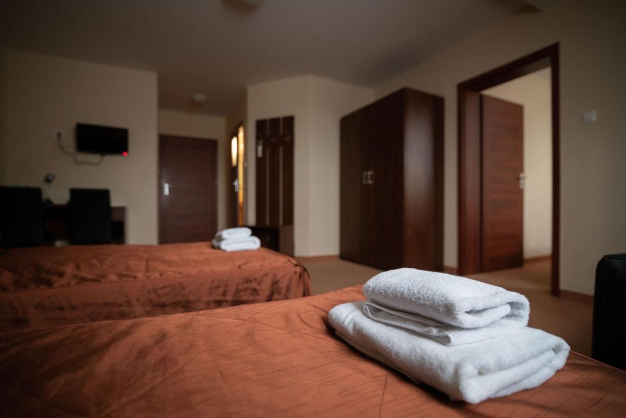 Hotel Marina Nielisz Extérieur photo
